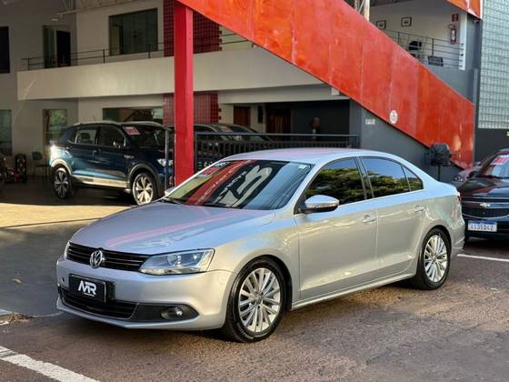 VOLKSWAGEN JETTA 2.0 TSI HIGHLINE 211CV GASOLINA 4P TIPTRONIC VOLKSWAGEN JETTA 2.0 TSI HIGHLINE 211CV GASOLINA 4P TIPTRONIC